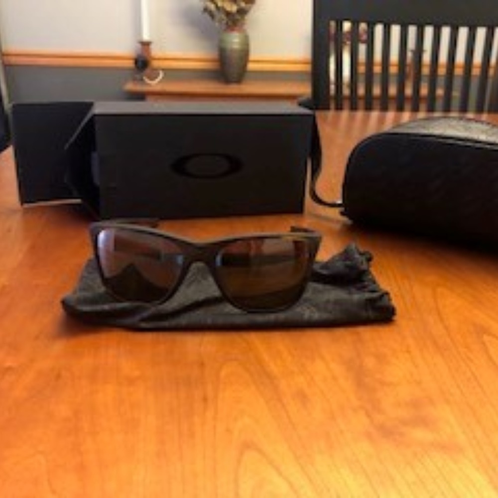 Oakley Reverie Polarized Sunglasses New In Box